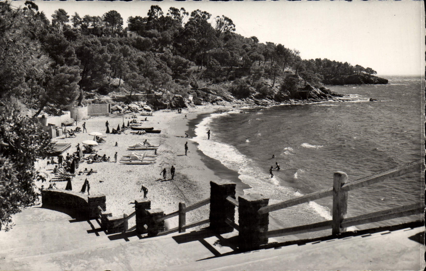 CPM Le Rayol Canadel sur Mer La plage du Rayol