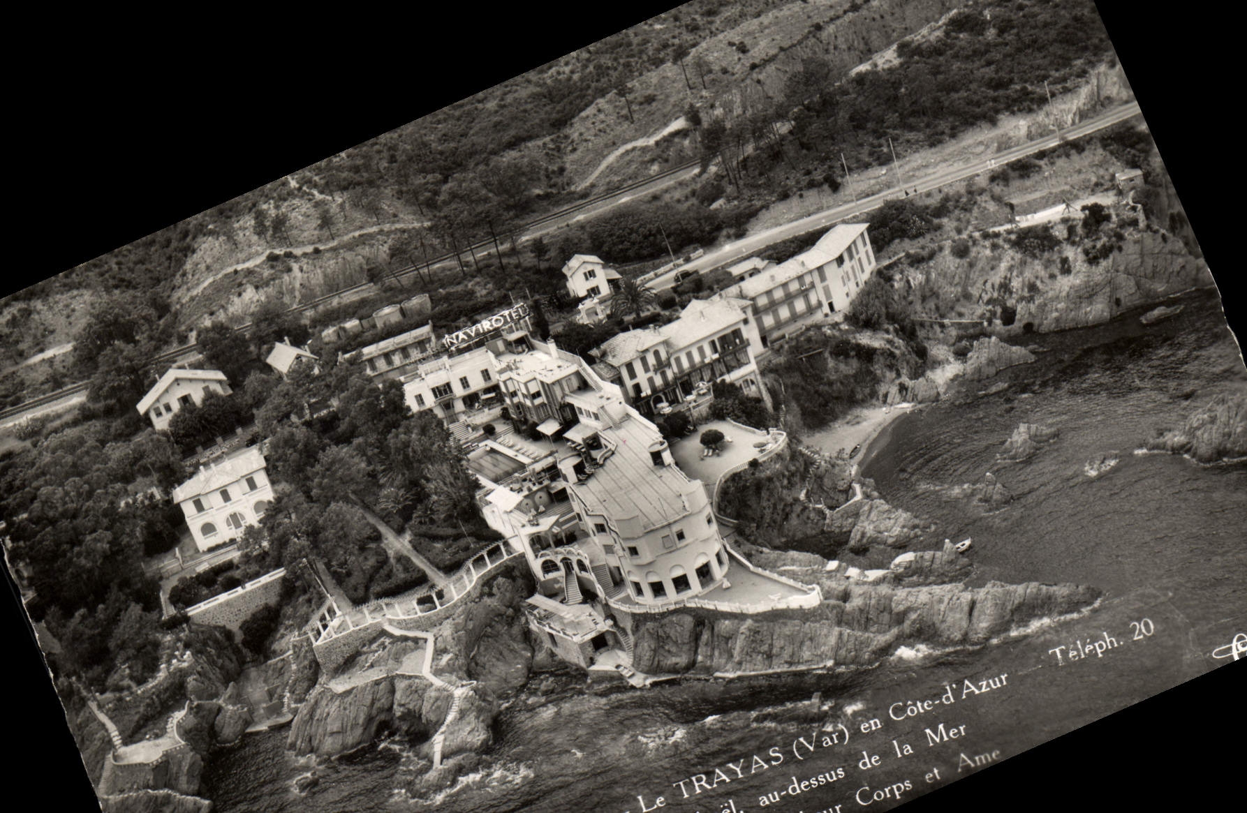 Le TRAYAS (Var) en Côte-d'Azur — Vue aérienne du NAVI HOTEL et du littoral — Éditeur : Graphil