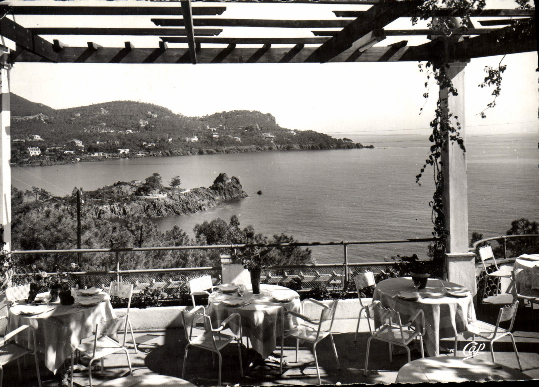 Terrasses de l'Auberge Blanche — Le Trayas (Var) — éditeur Cap