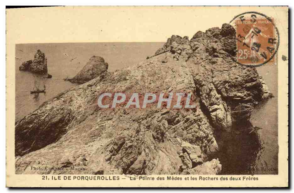 Ile de Porquerolles — La Pointe des Mèdes et les Rochers des deux Frères — Phot. Compier - Macon