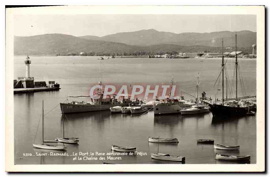 CPA Saint Raphael Le Port la Base aeronavale de Frejus et la Chaine des Maures Bateau Hydravion Avion