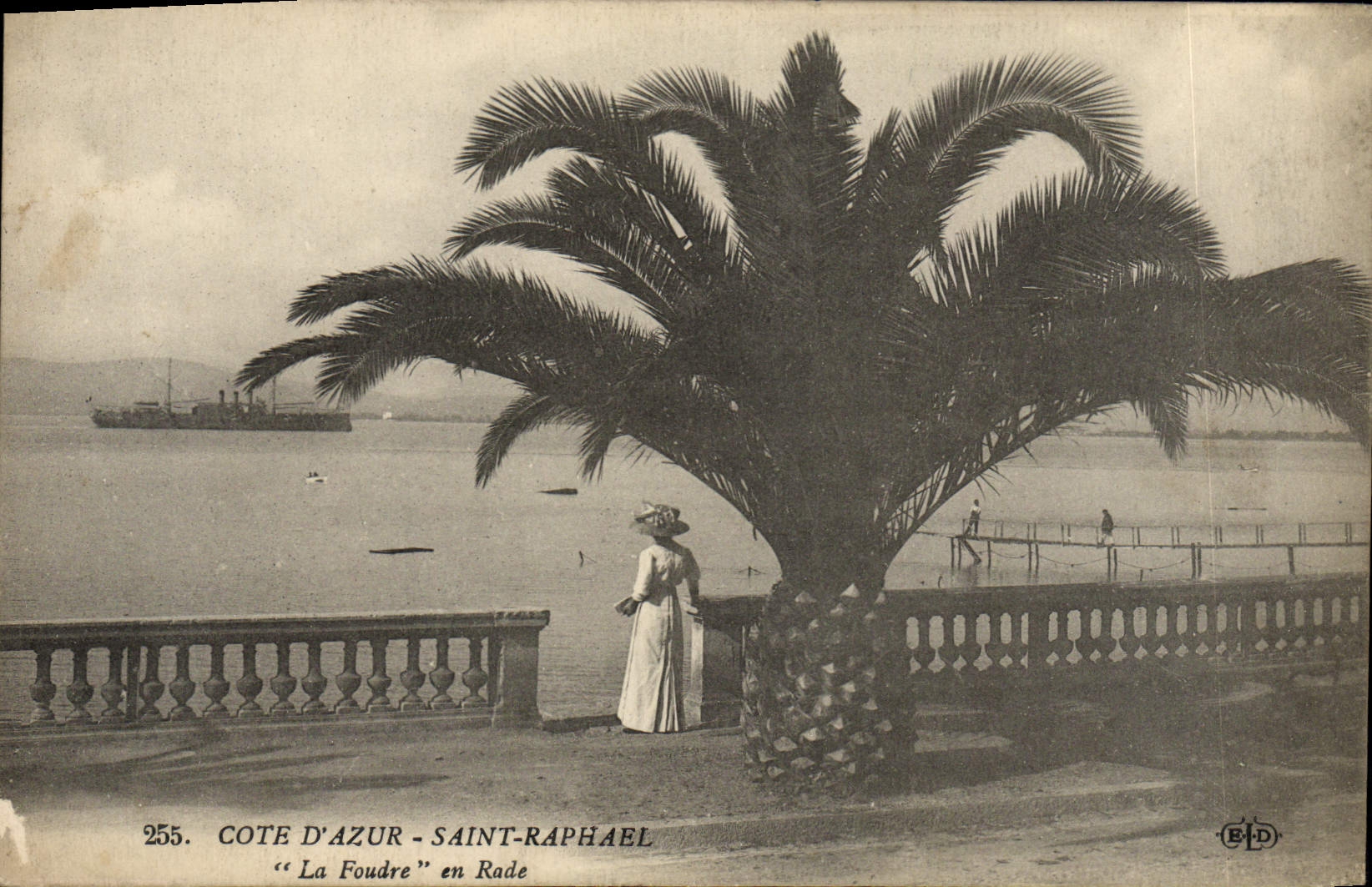 CPA Cote D'Azur Saint Raphael La Foudre en Rade