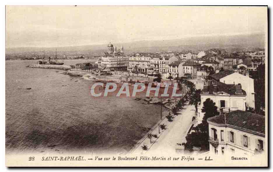 CPA Saint Raphael Vue sur le Boulevard Felix Martin et sur Frejus