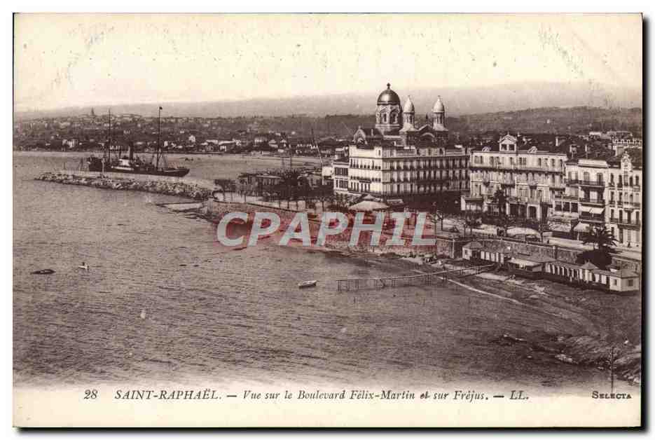 CPA Saint Raphael Vue sur le Boulevard Felix Martin et sur Frejus Bateau