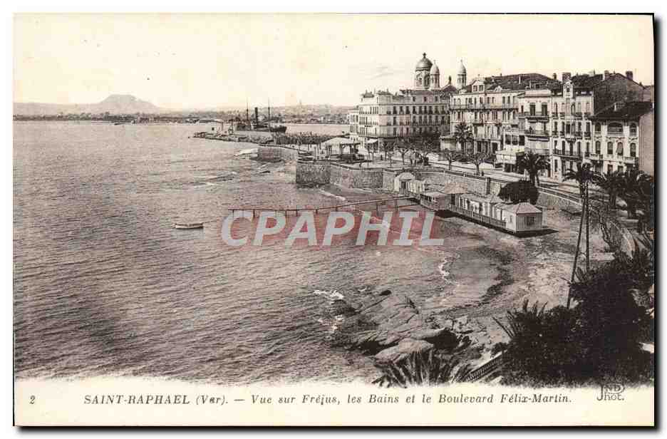 CPA Saint Raphael Vue sur Frejus les Bains et le Boulevard Felix Martin