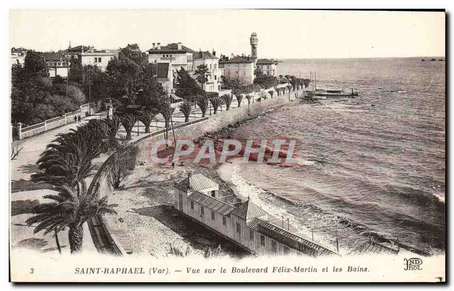 CPA Saint Raphael Vue sur le Boulevard Felix Martin et les Bains
