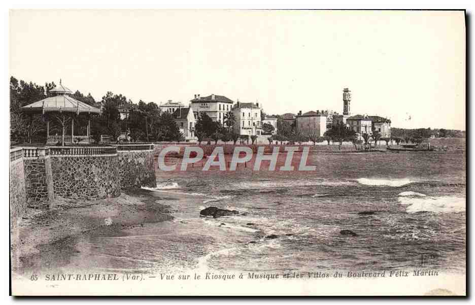 CPA Saint Raphael Vue sur le Kiosque a Musique et les villas du boulevard Felix Martin