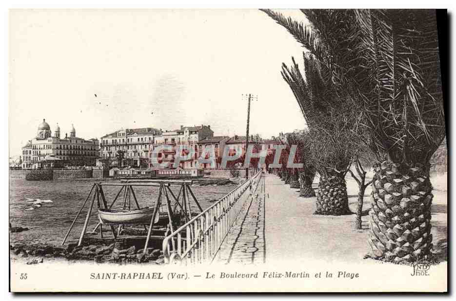 CPA Saint Raphael Le Boulevard Felix Martin et la Plage Bateau