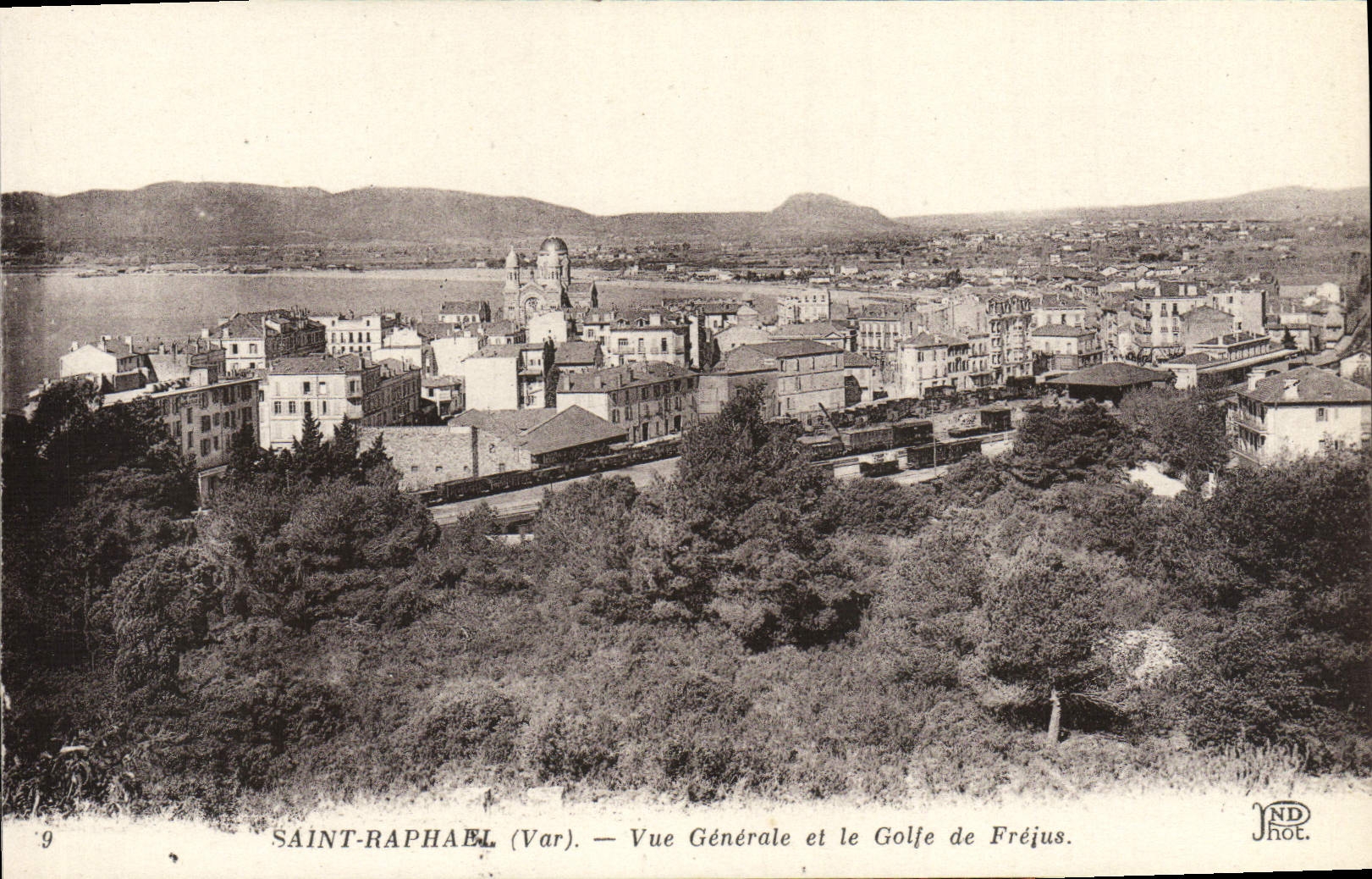 CPA Saint Raphael Vue Generale et le Golfe de Frejus Train 