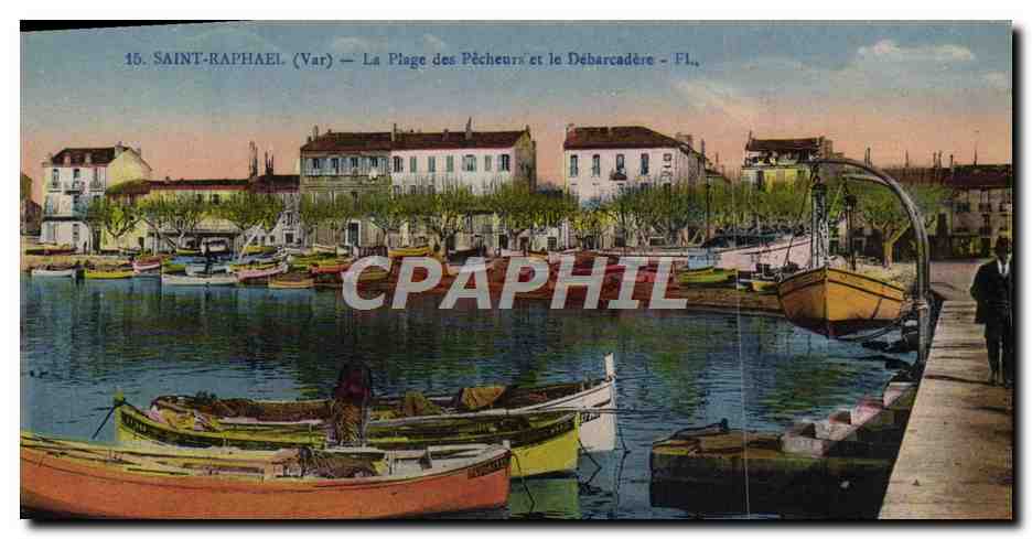 CPA Saint Raphael La Plage des Pecheurs et le Debarcadere Bateaux