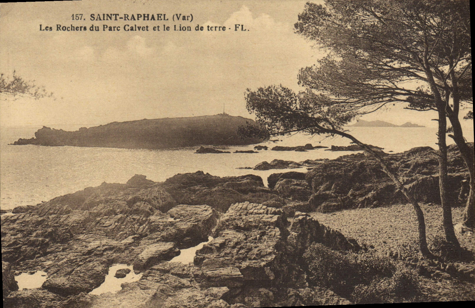 Saint-Raphaël (Var) — Les Rochers du Parc Calvet et le Lion de terre — FL.