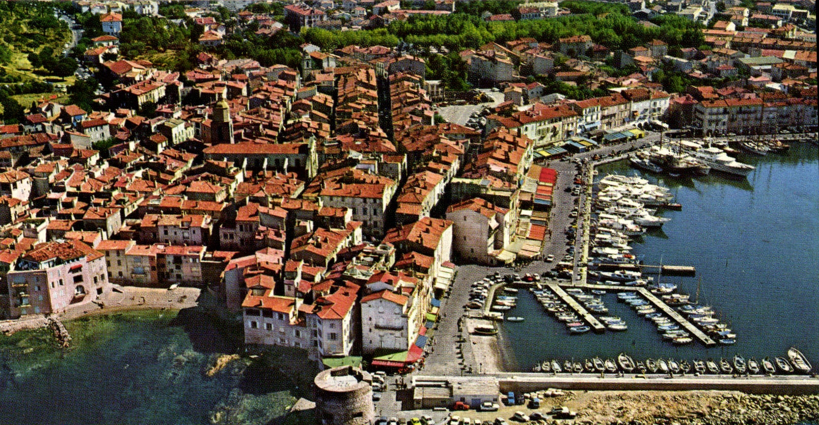 Saint-Tropez — Vista aérea del puerto y del viejo puerto — Éditions Beaulavon