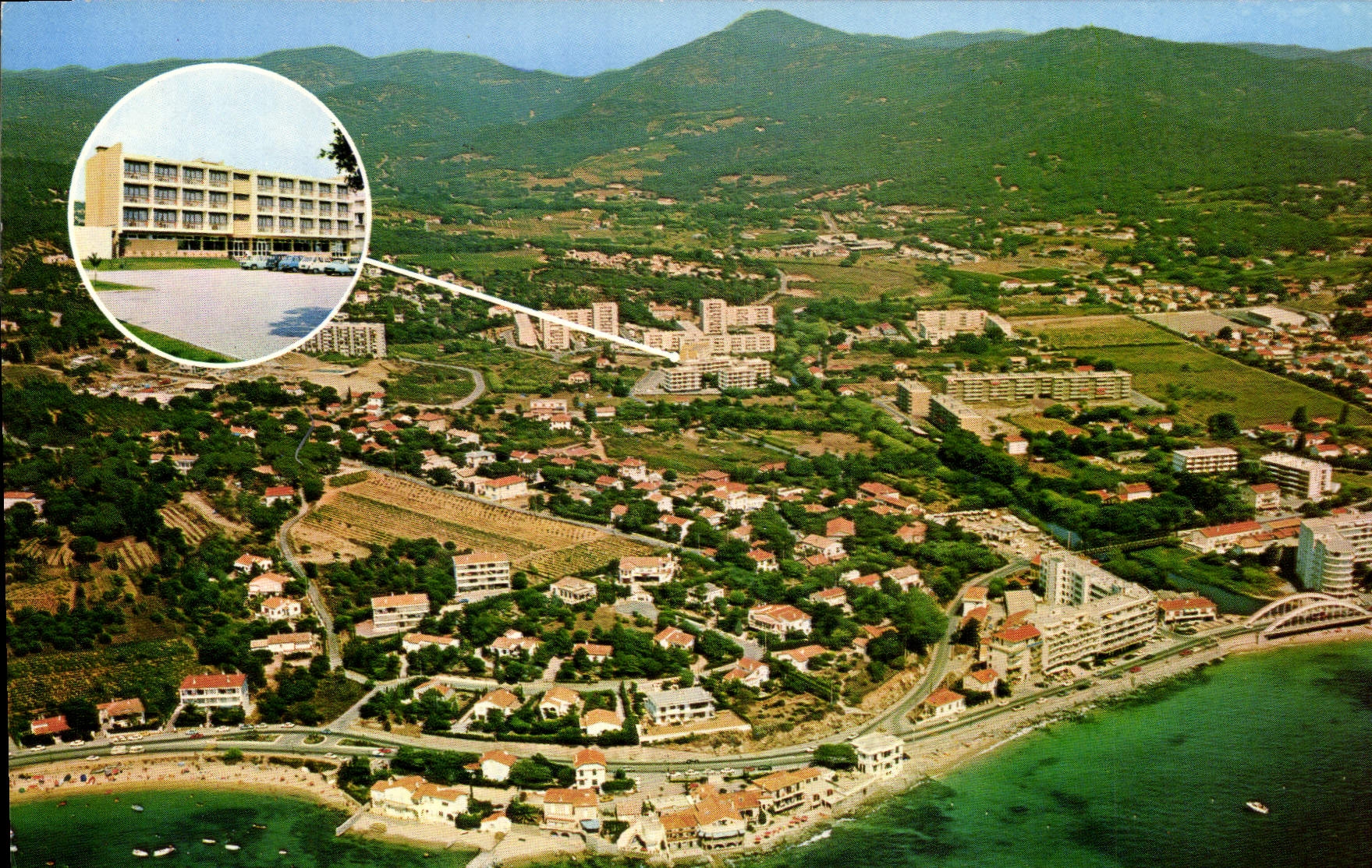 Vue aérienne du Capet d'Azur — Centre de Vacances U.N.I.V.A.C. — éditeur RUYA PRODUCTION
