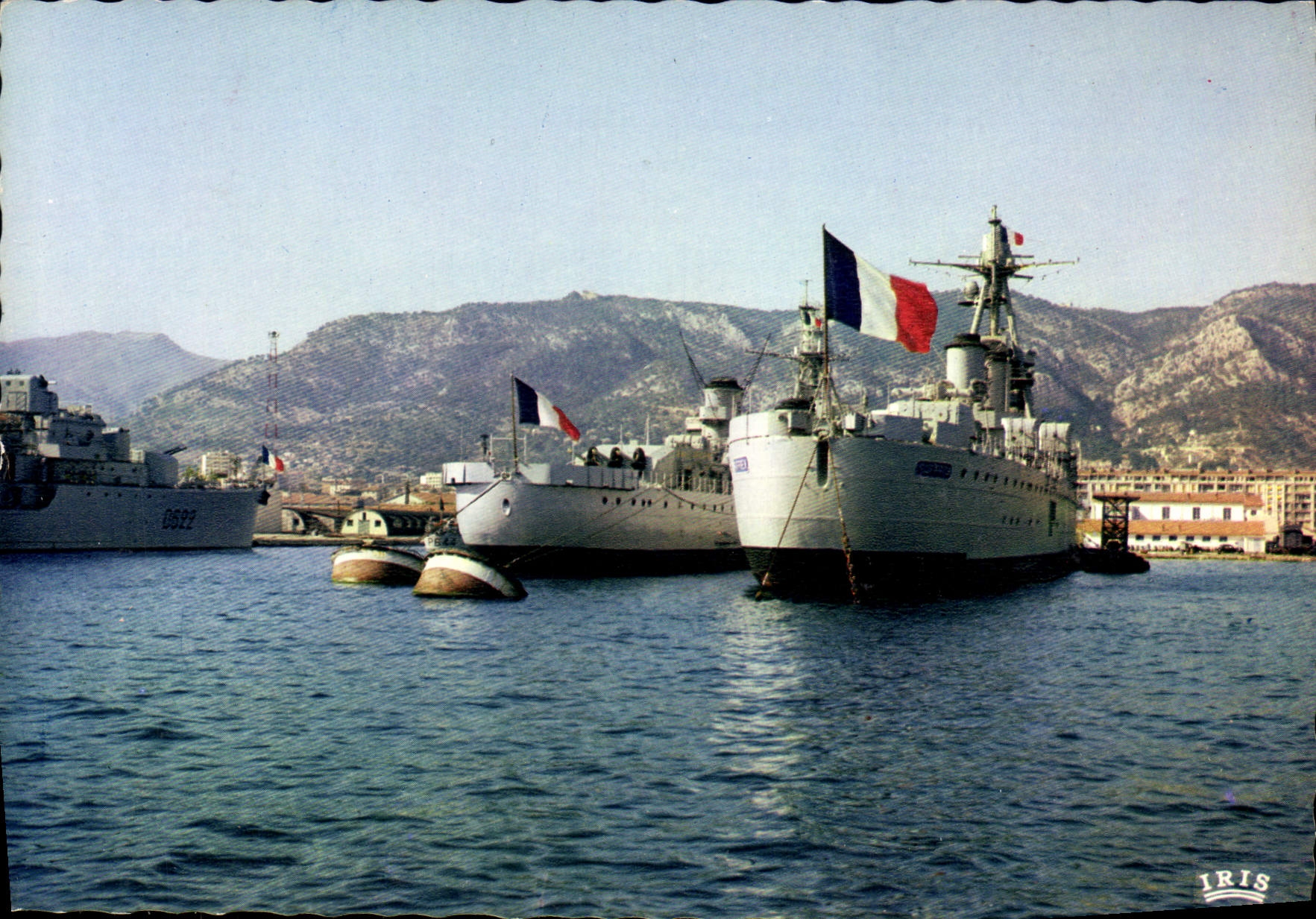 CPM Toulon Navires de guerre dans l'arsenal Bateaux