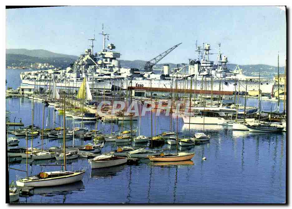 Port de Toulon — vue du port avec un grand navire et des voiliers — Éditions Cogolin