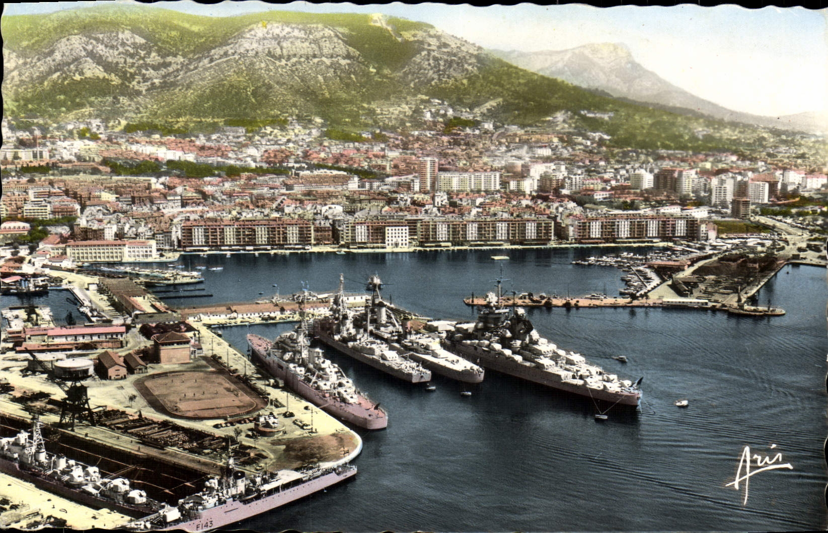 Toulon — Allgemeiner Blick auf den Hafen mit den Gebäuden der Königlichen Turm — Éditions ARIS