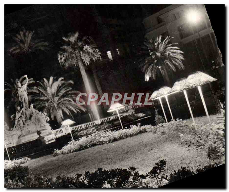 CPM Toulon La Place de la Liberte la nuit et les jardins