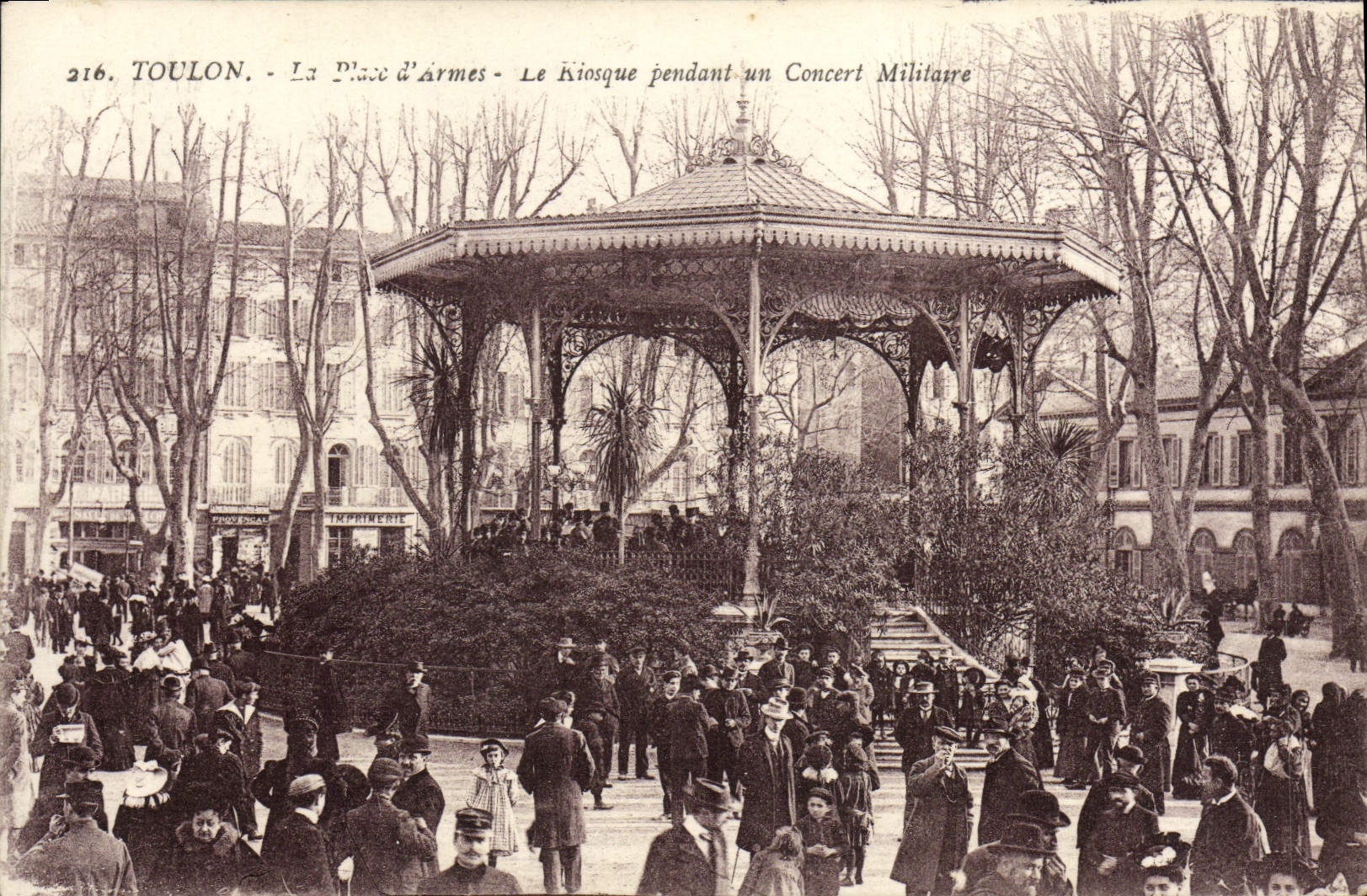 Toulon - La Place d'Armes - Le Kiosque pendant un Concert Militaire — Imprimerie Prince Chas, n°216