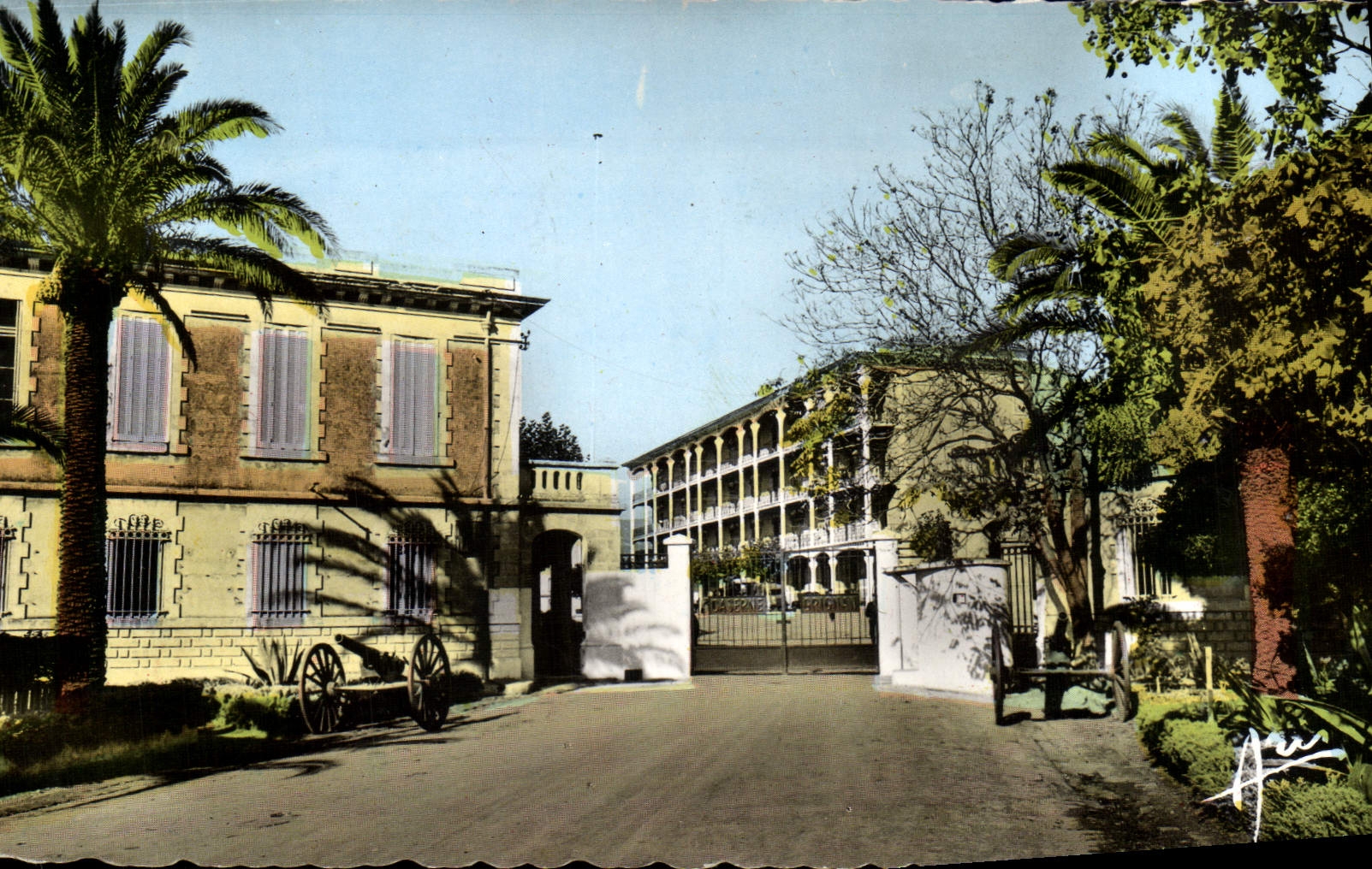 Caserne Grignan — Lumière et Beauté de la Côte d'Azur — Éditions ARIS