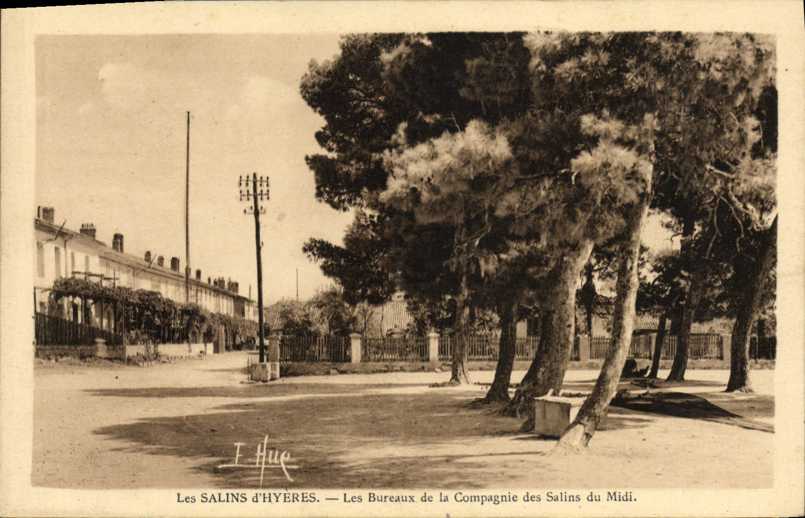 CPA Les Salins d'Hyeres Les Bureaux de la Compagaine des Salins du Midi