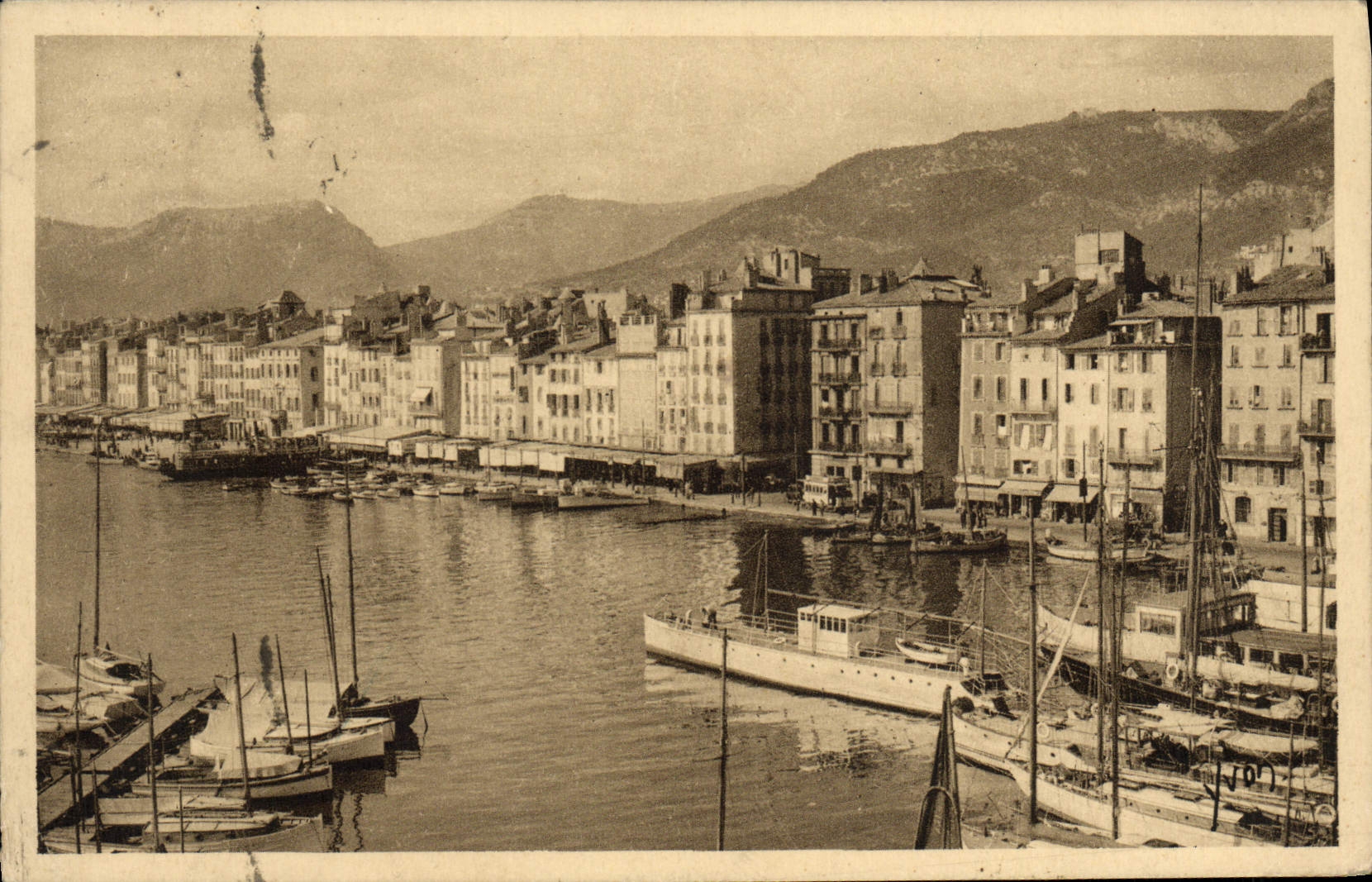 CPA Toulon Le Port Bateaux