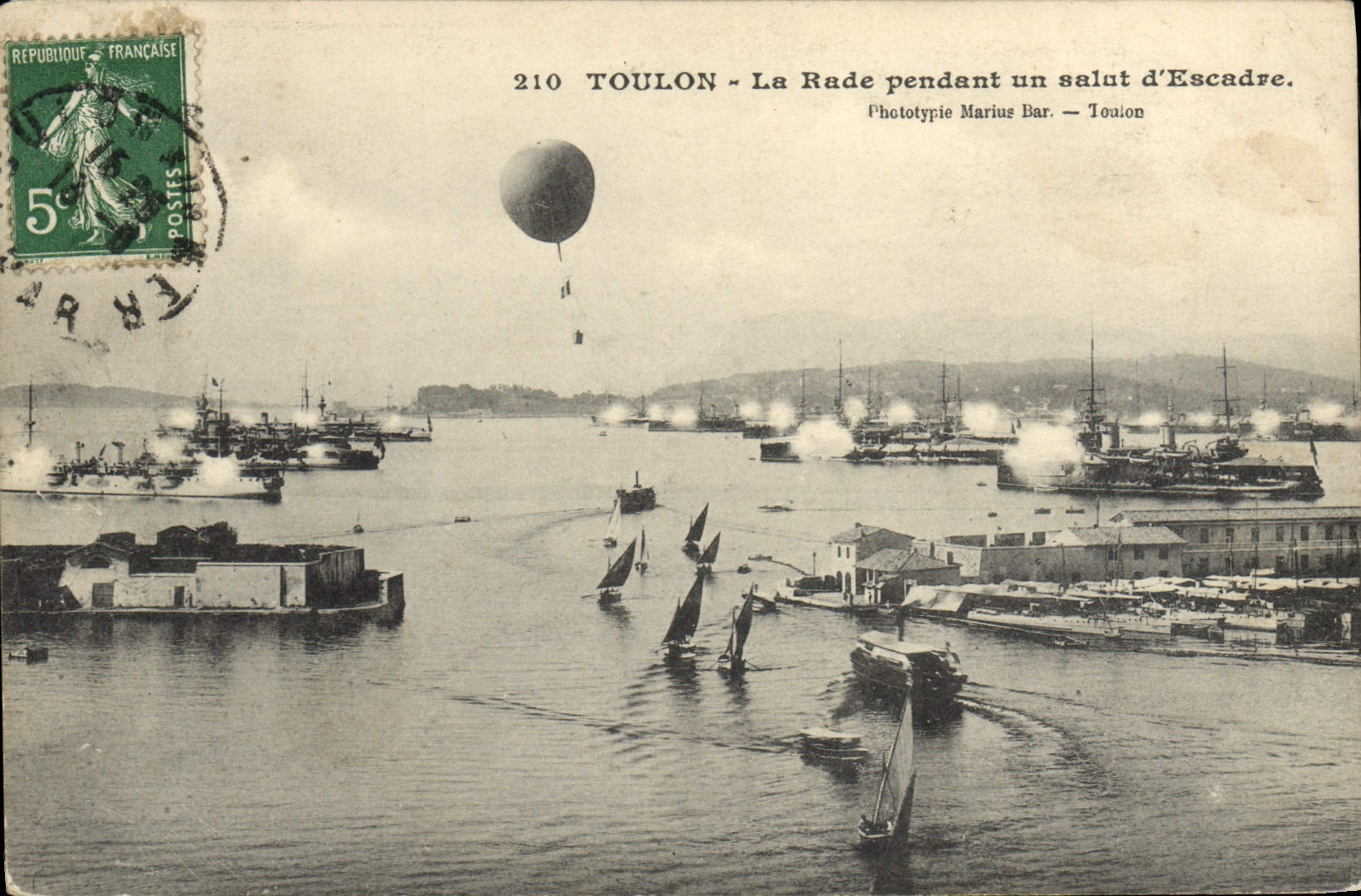 Toulon - La Rade pendant un salut d'Escadre — Phototypie Marius Bar — n°210