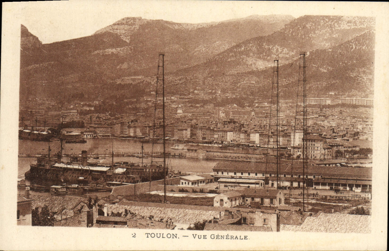 CPA Toulon Vue Generale Bateau Guerre 