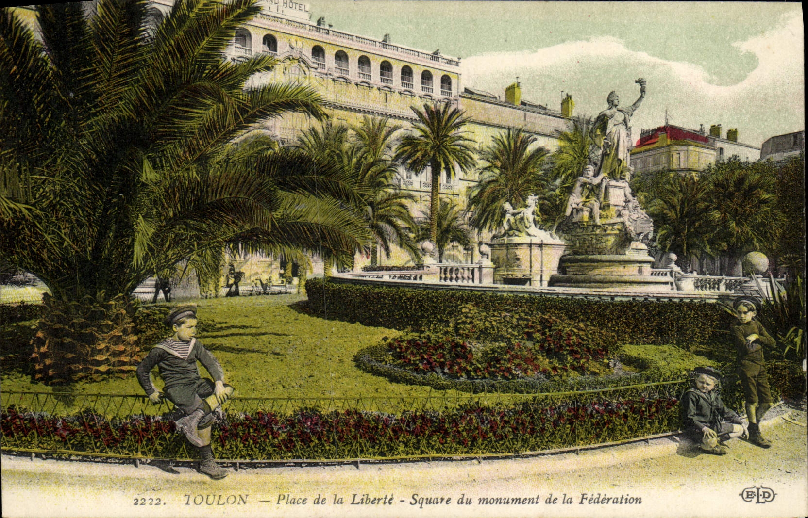 CPA Toulon Place de la Liberte Square du monument de la Federation Enfants Matelots