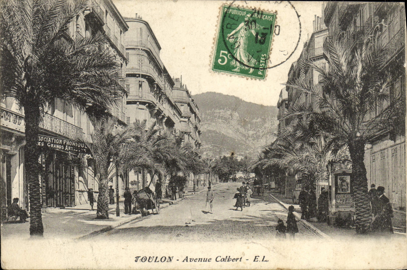Toulon - Avenue Colbert — vue de la rue bordée de palmiers et de bâtiments — E.L. éditeur