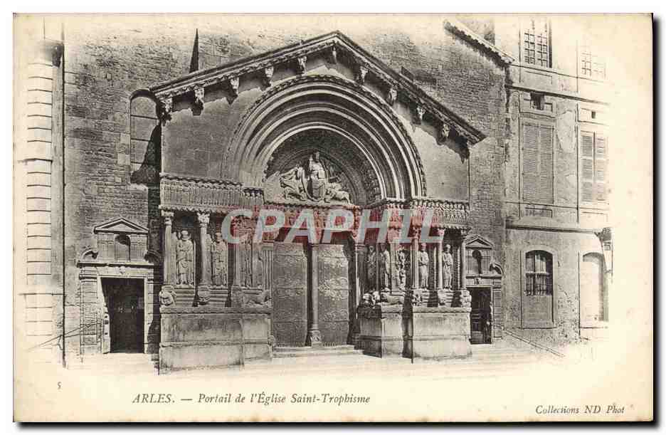 CPA Arles Portail de L'Eglise Saint Trophisme