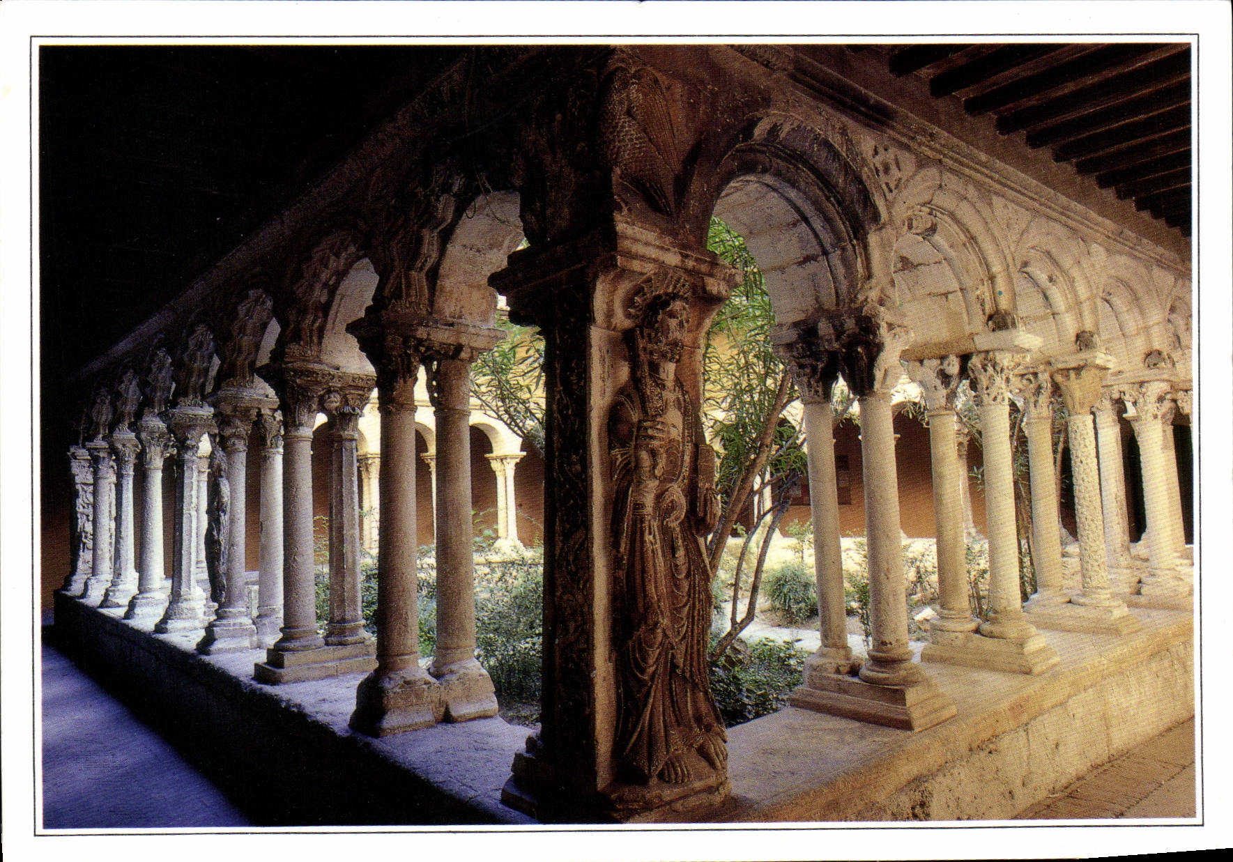 Cloître Saint-Sauveur — Aix-en-Provence — Éditeur AGEP, n°3
