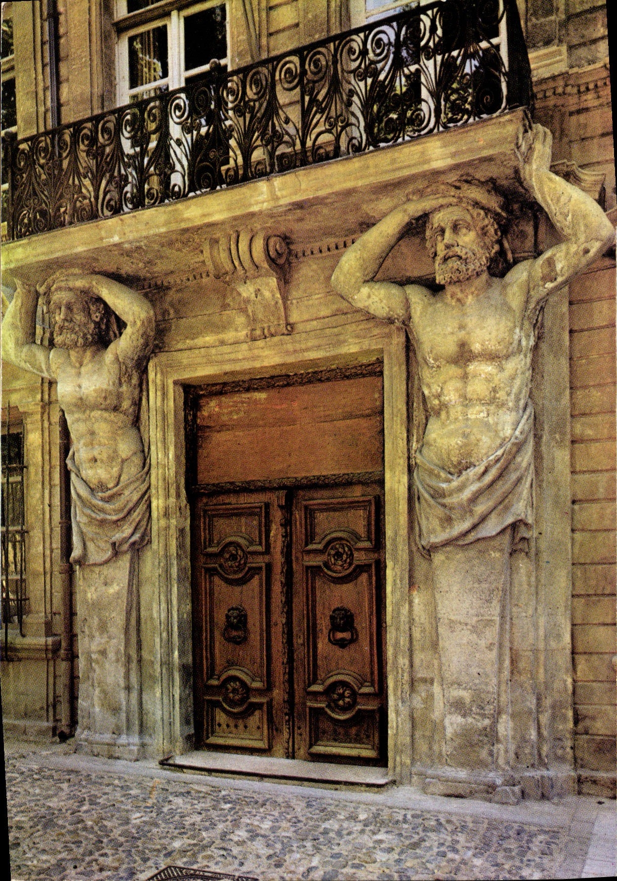 Aix-en-Provence — L'Hôtel d'Espagnet (XVIIe s.) — Les Cariatides — Société Éditions de France
