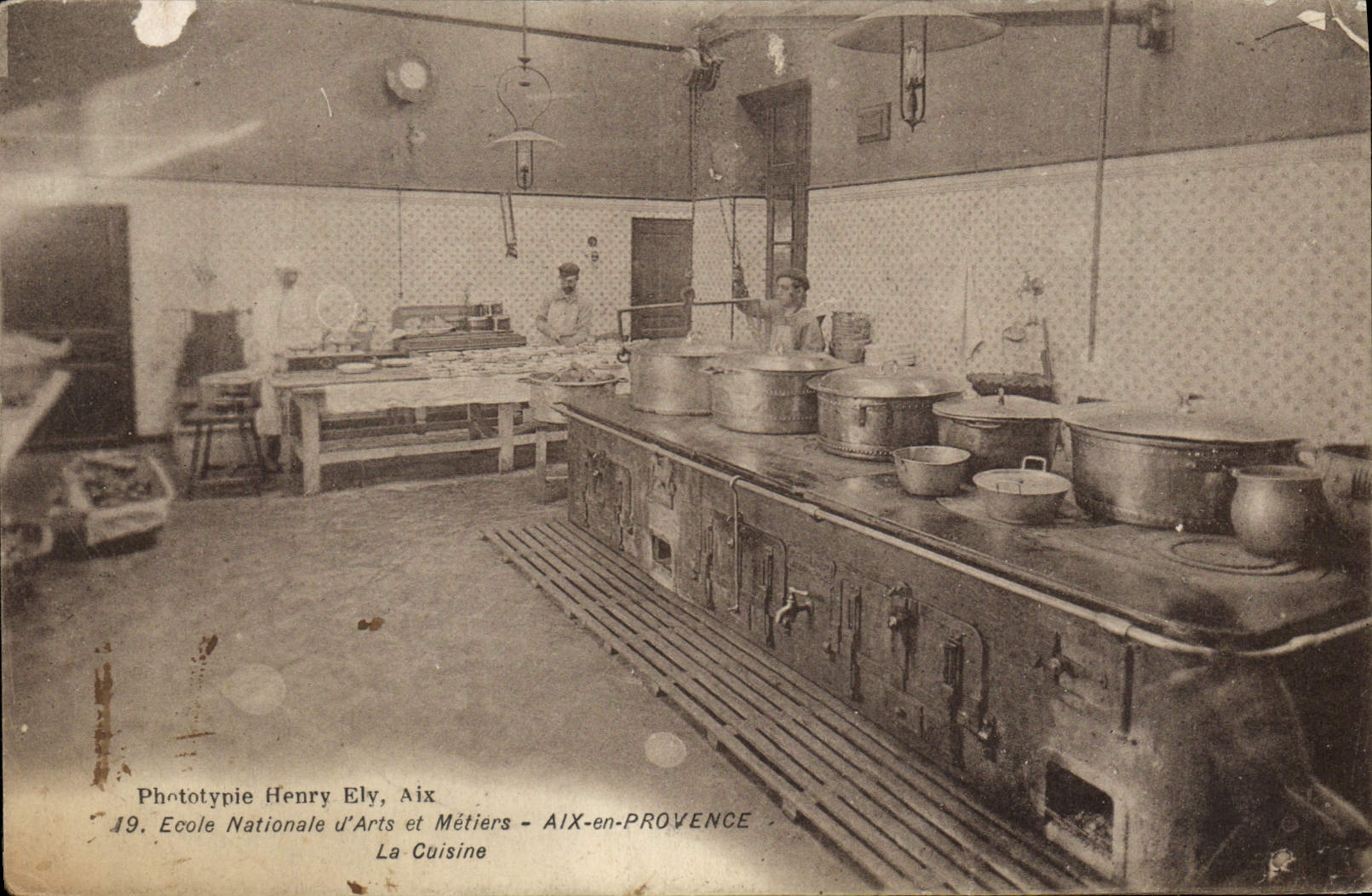 CPA Aix en Provence Ecole Nationale des Arts et Metiers La cuisine