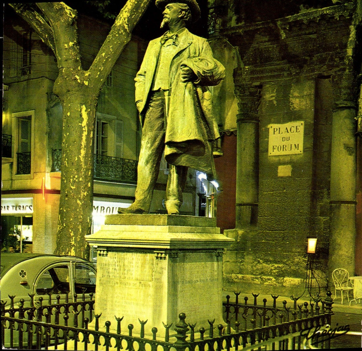 Place du Forum — statue of Th. Rivière — Arles