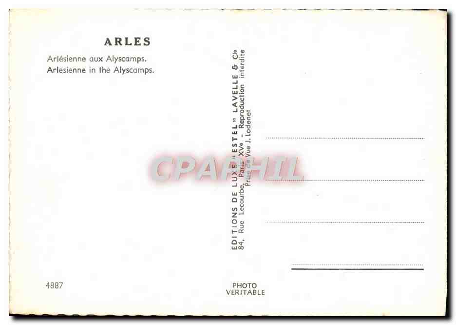 CPM Arles Arlesienne Aux Alyscamps Folklore Femme — Rückseite