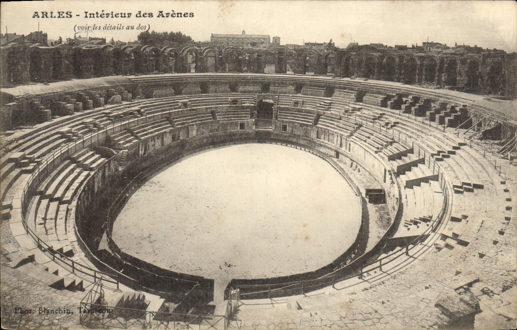 Arles - Intérieur des Arènes — Phot. Blanchin, Tarnacson