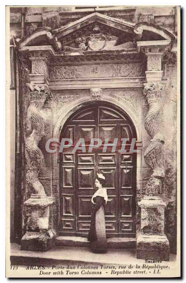 Arles - Porte aux Colonnes Torses - rue de la République - Sélectya, n°119