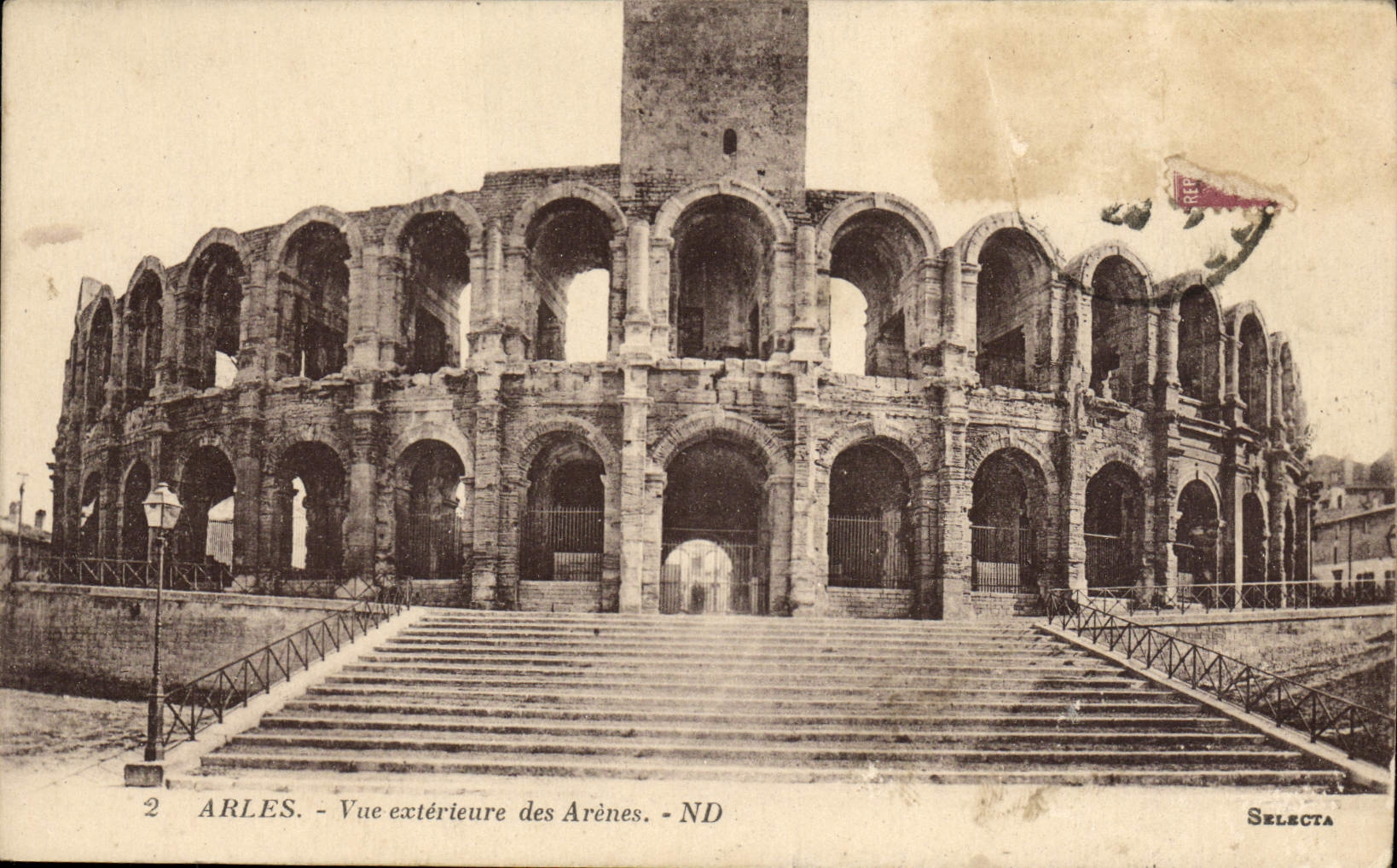 Arles - Vue extérieure des Arènes - ND - Selecta
