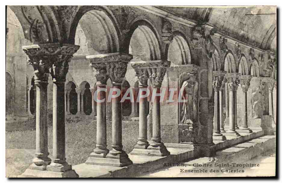 CPA Arles Cloitre Saint Trophime Ensemble des Galeries