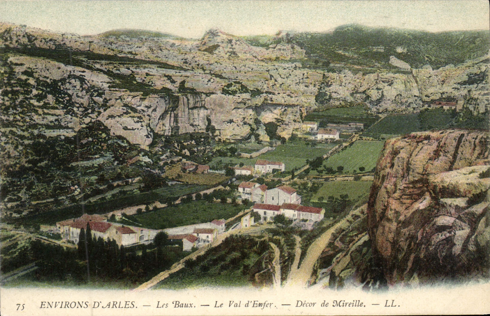 Environs d'Arles — Les Baux — Le Val d'Enfer — Décor de Mireille — LL.
