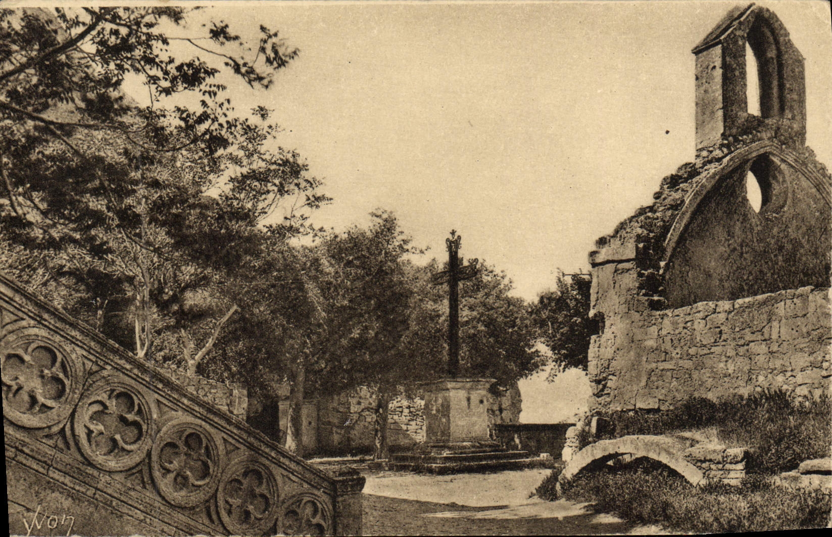 Les Baux (B.-du-R.) — Platz vor der Kirche und Kapelle der Bußfertigen (16. Jahrhundert) — Les Éditions d'Art YVON