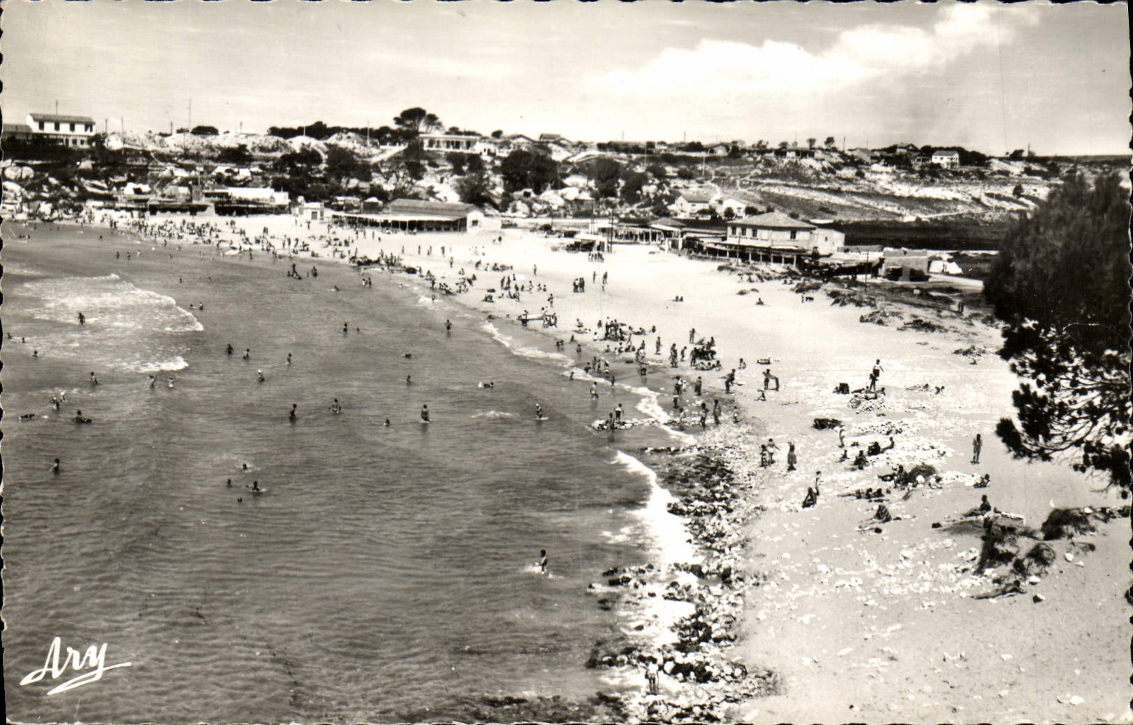 CPM La Couronne La Plage et les Etablissements