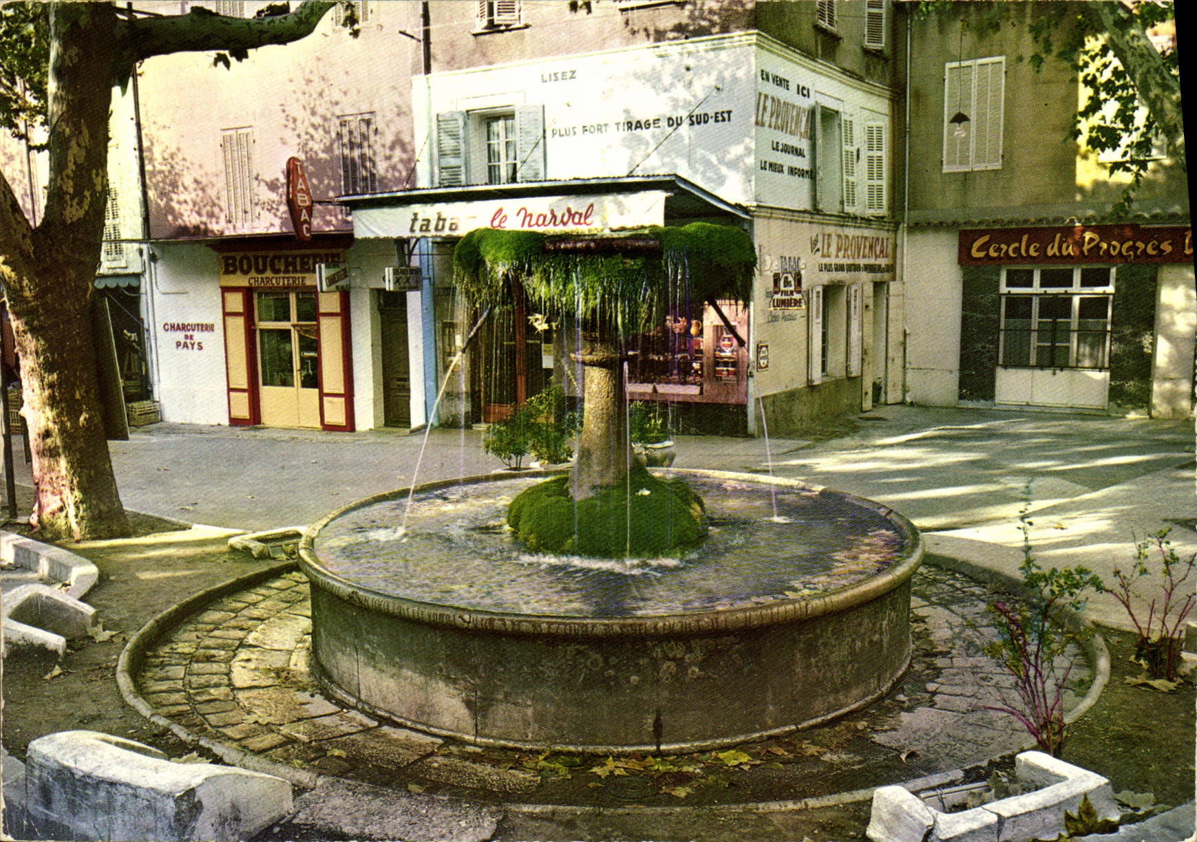 Gemenos — La Fontaine de la place Clemenceau — Éditeur Tabac Narval