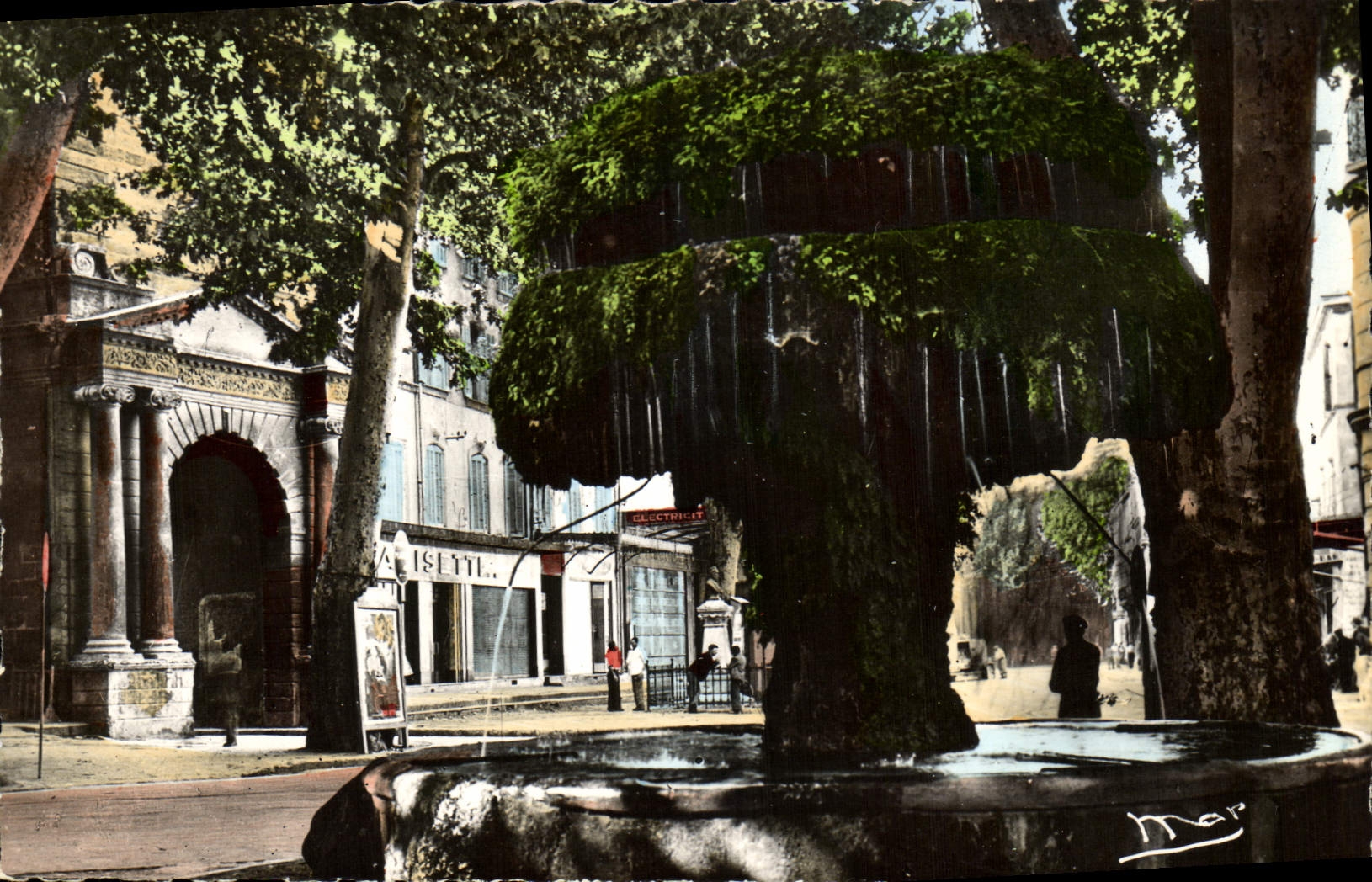 Salon de Provence — La fontaine Moussue — Éditions M. & R. à Nice