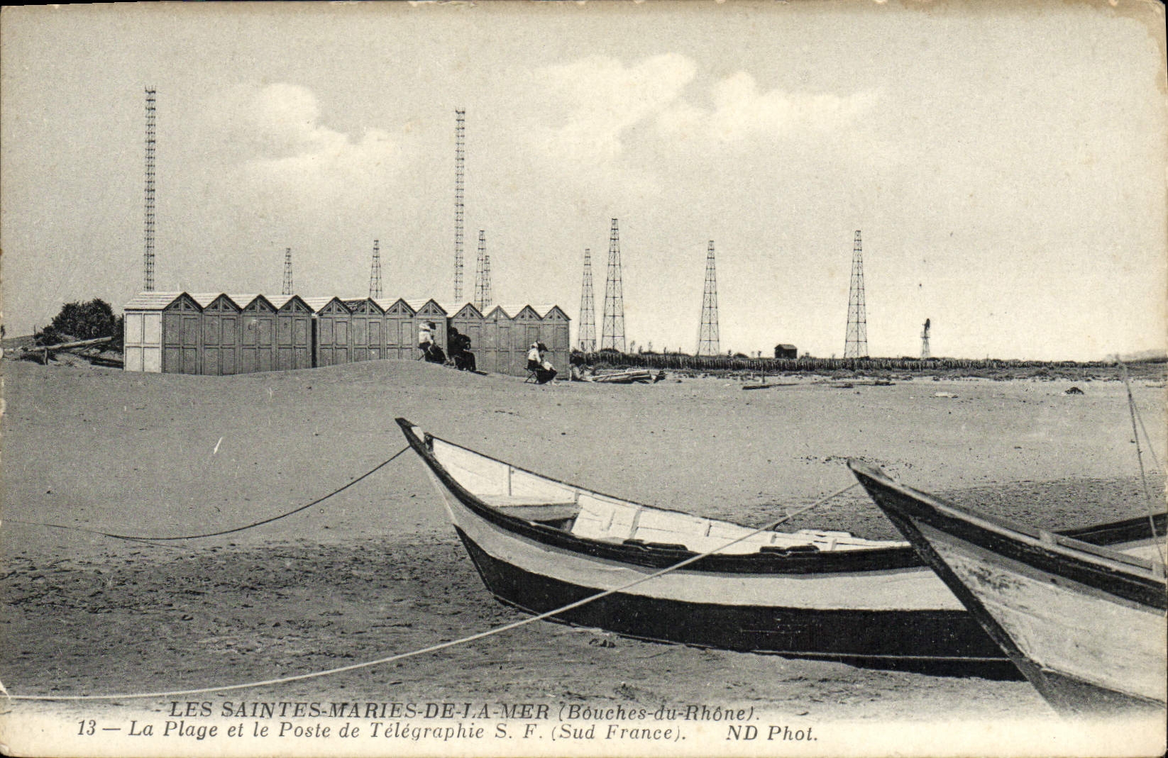 Le Saintes-Maries-de-la-Mer — La spiaggia e la stazione telegrafica — ND Fot.
