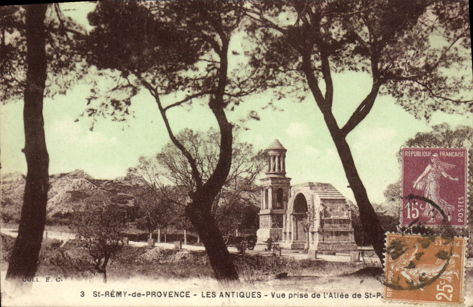St-Rémy-de-Provence — Les Antiques — Vue prise de l'Allée de St-Pierre