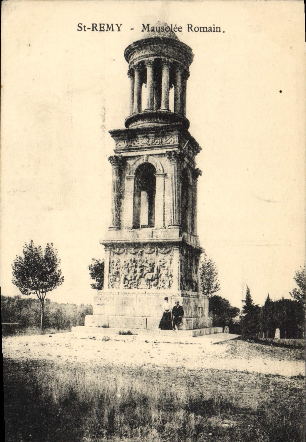 St-REMY - Mausolée Romain.
