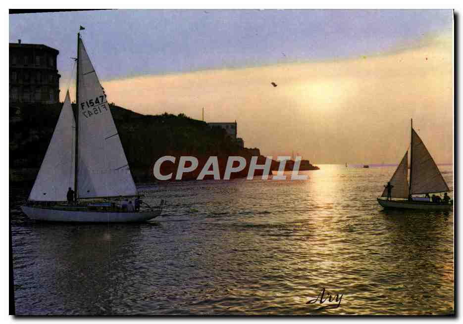 CPM Marseille entree des Voiliers dans le Port au coucher de soleil