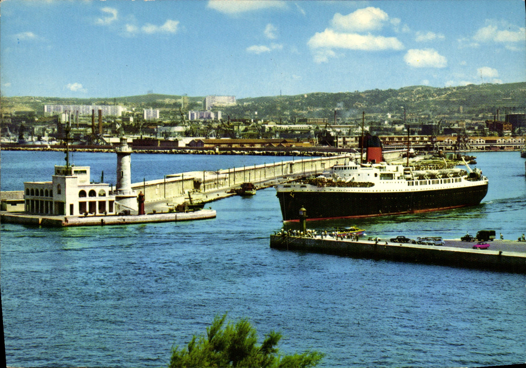 CPA Marseille Depart d'un Courrier Bateau 