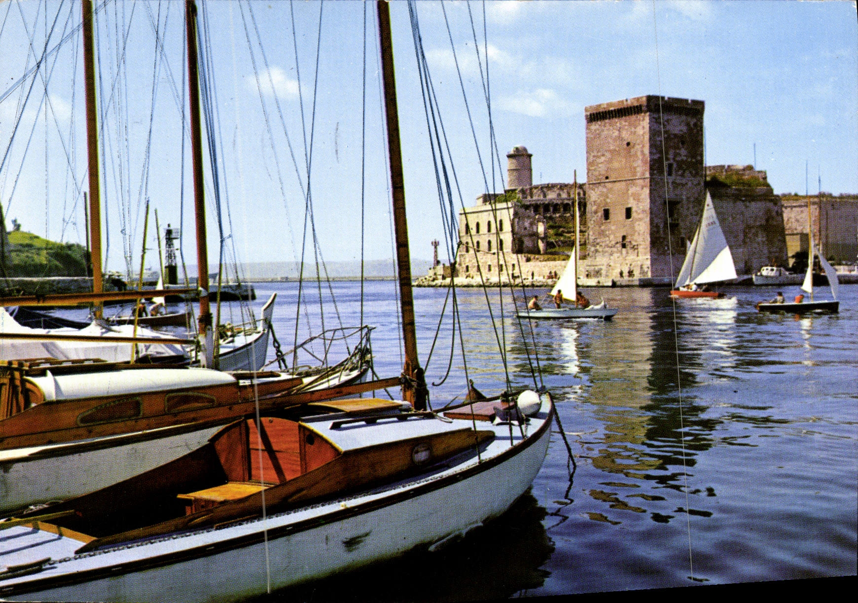 CPM Marseille L'entree du port et le Fort Saint Jean 